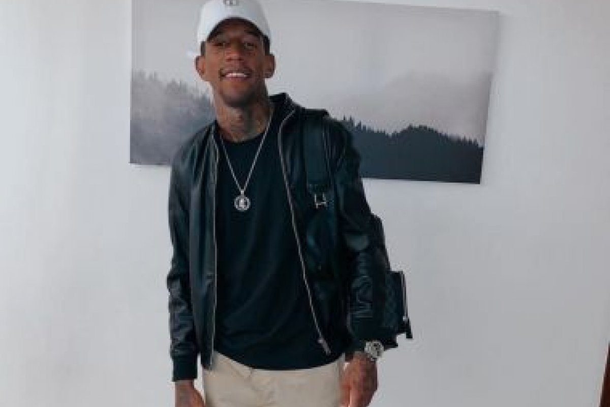 De férias no Brasil, Anderson Talisca nega negociação com times brasileiros