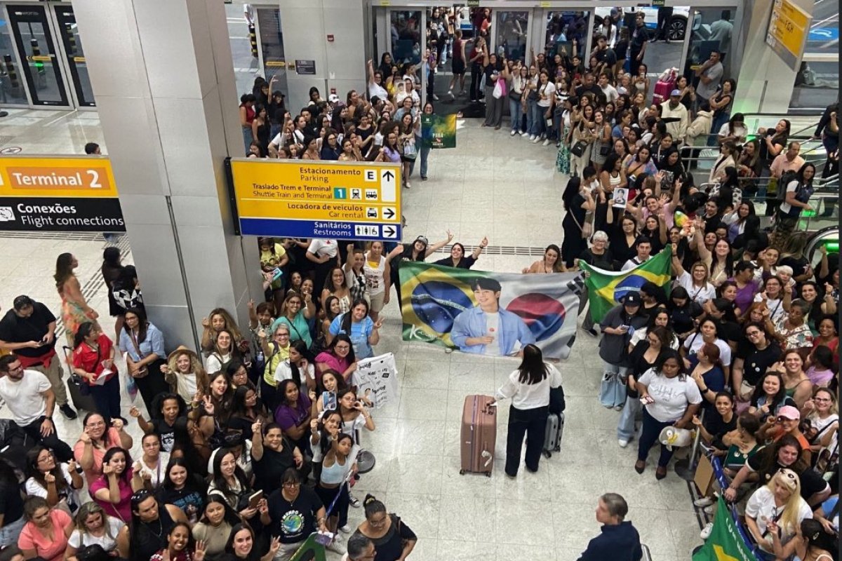 Vídeo: fãs recepcionam ator de K-dramas Jung Hae In e lotam aeroporto de São Paulo
