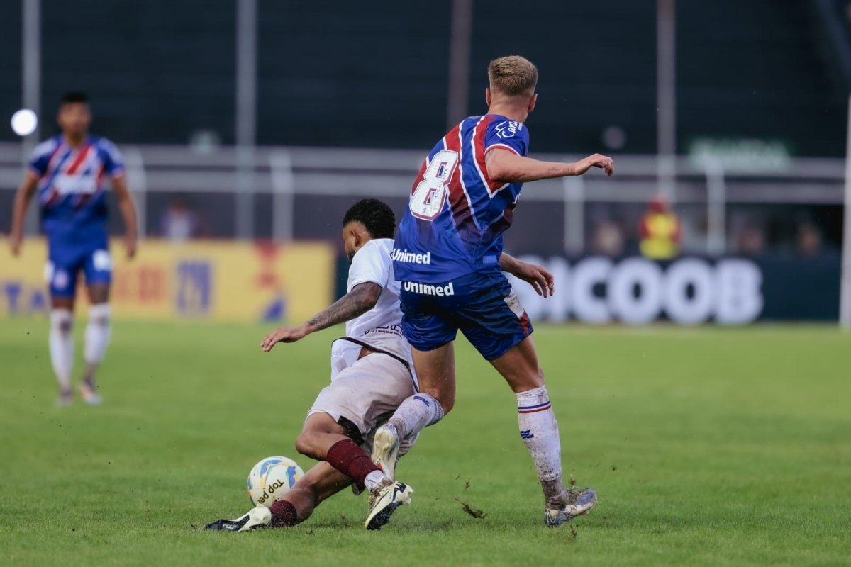 Em jogo com campo pesado, Bahia e Jacuipense empatam sem gols na estreia do Baiano
