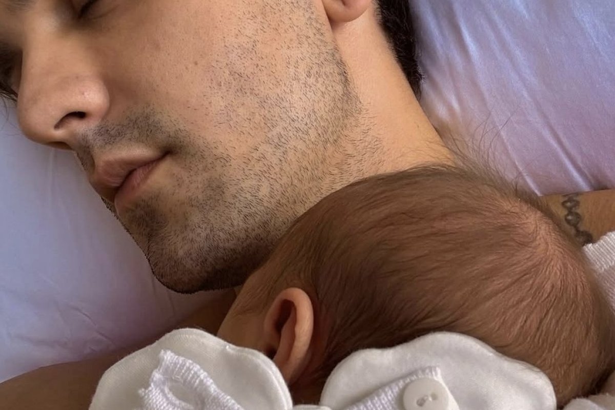 Luan Santana mostra nova foto com a filha Serena!