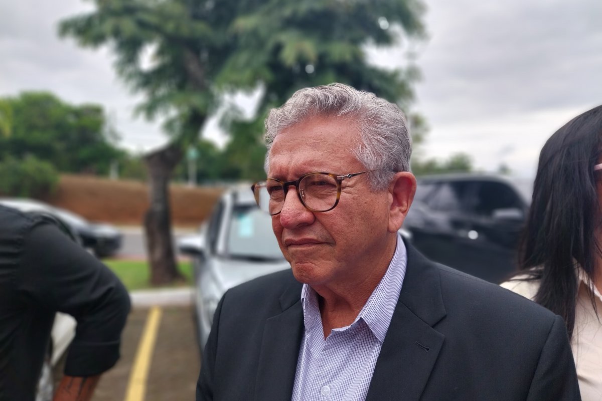 Vídeo: Caetano denuncia problemas deixados por ex-prefeito em Camaçari: 'UPAs praticamente fechadas'