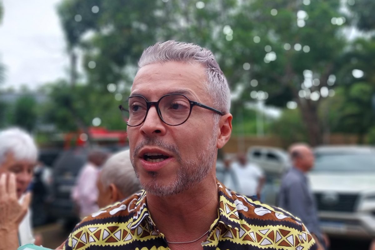 Secretário Bruno Monteiro diz que incêndio que atingiu Teatro Castro Alves, em Salvador, foi causado por faísca de maquinário