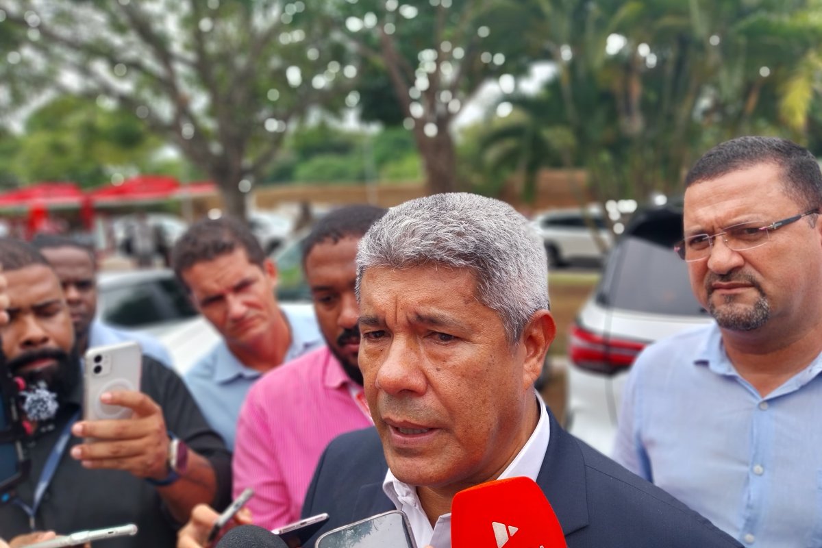 Jerônimo critica transições de prefeituras que resultaram em decretos de estado de calamidade na BA: ‘reclamo e não estou poupando’