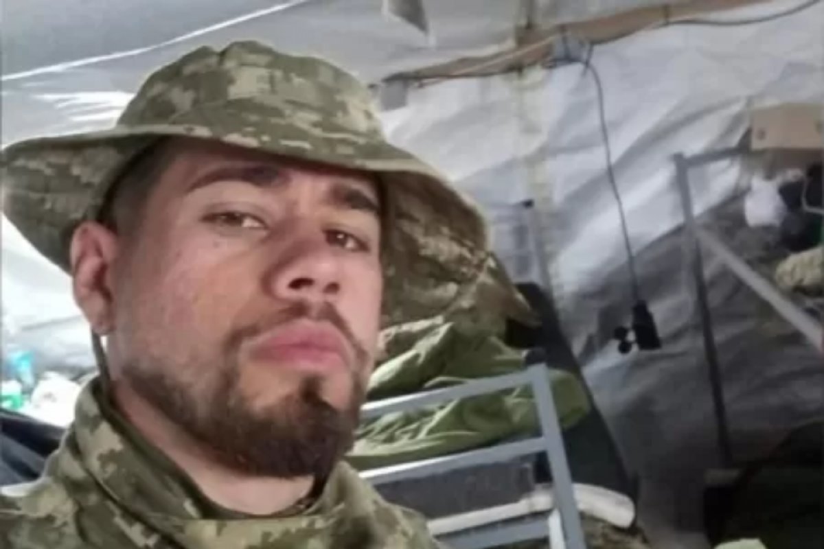 Brasileiro de 22 anos morre em combate na Ucrânia, diz família