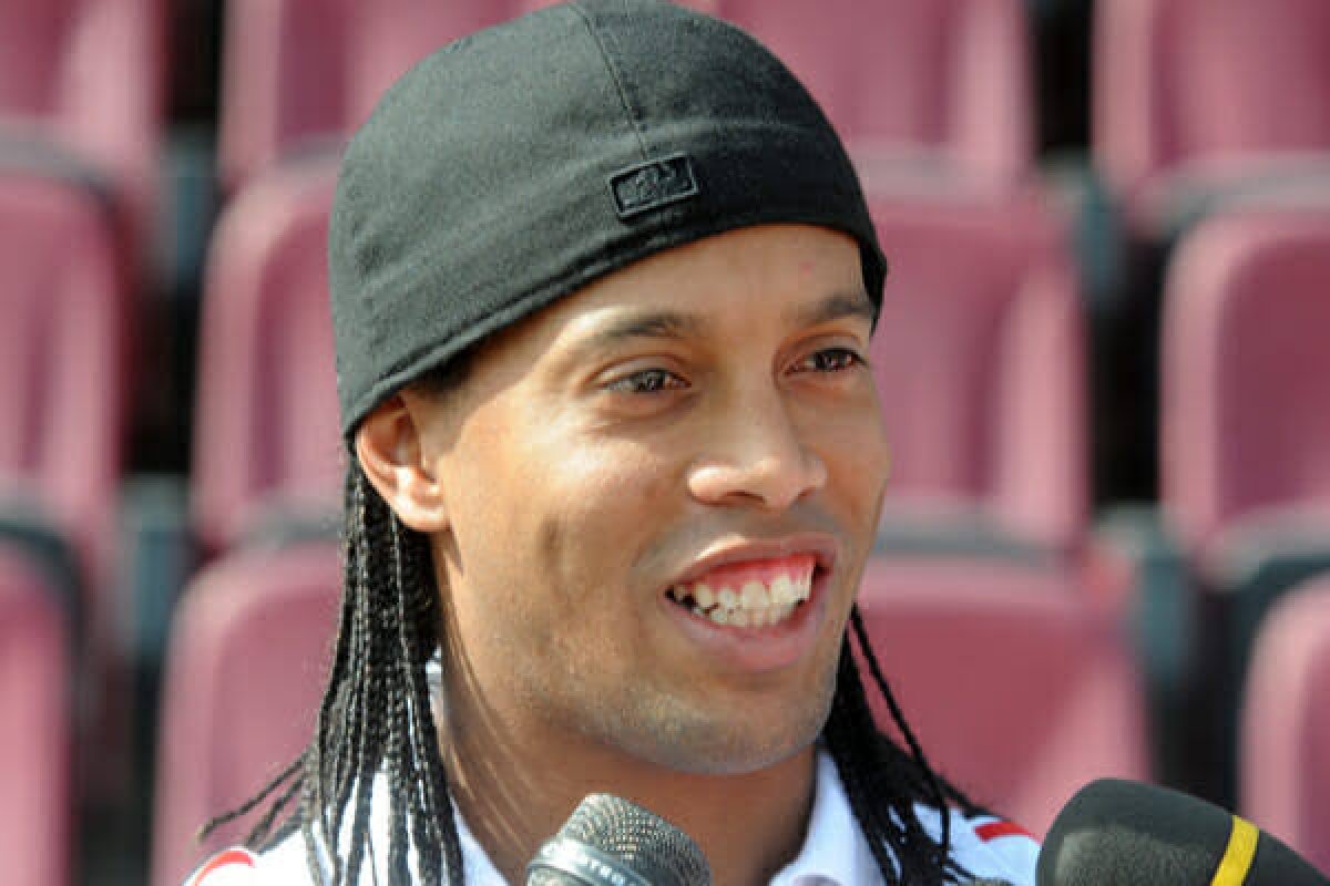 Jornalista é condenado a pagar R$20 mil por divulgar foto de mulher casada com Ronaldinho Gaúcho