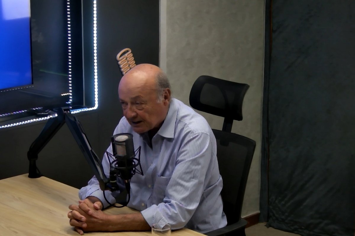 Vídeo: "Bolsonaro já aparece à frente de Lula em pesquisas eleitorais", disse Joaci Góes