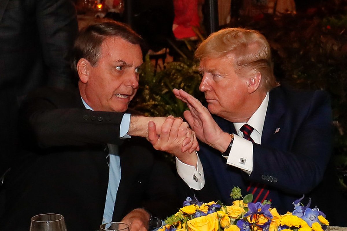 Defesa de Bolsonaro afirma ao STF que e-mail para posse de Trump é verídico