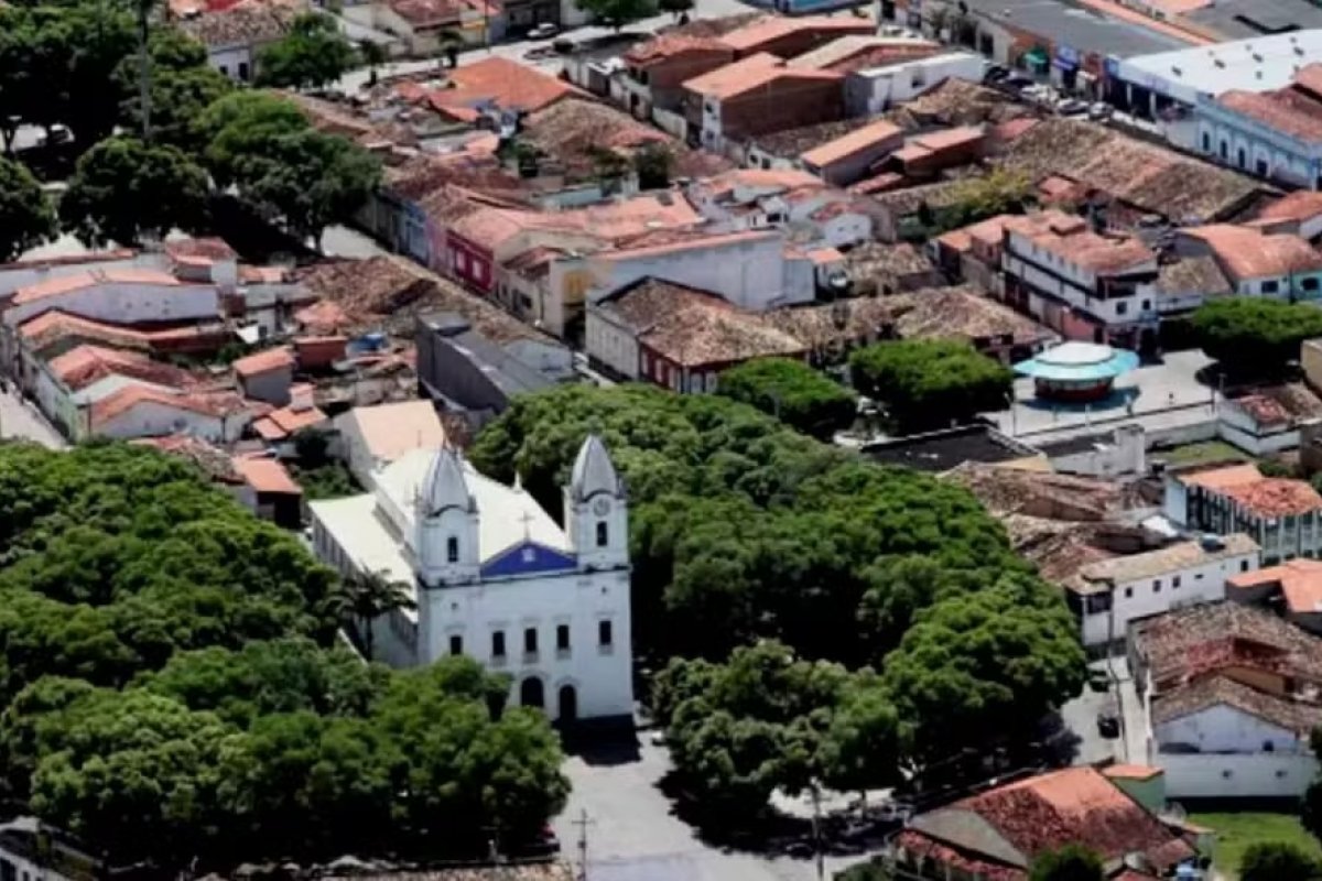 Homem e mulher são mortos a tiros em rodovia na Bahia