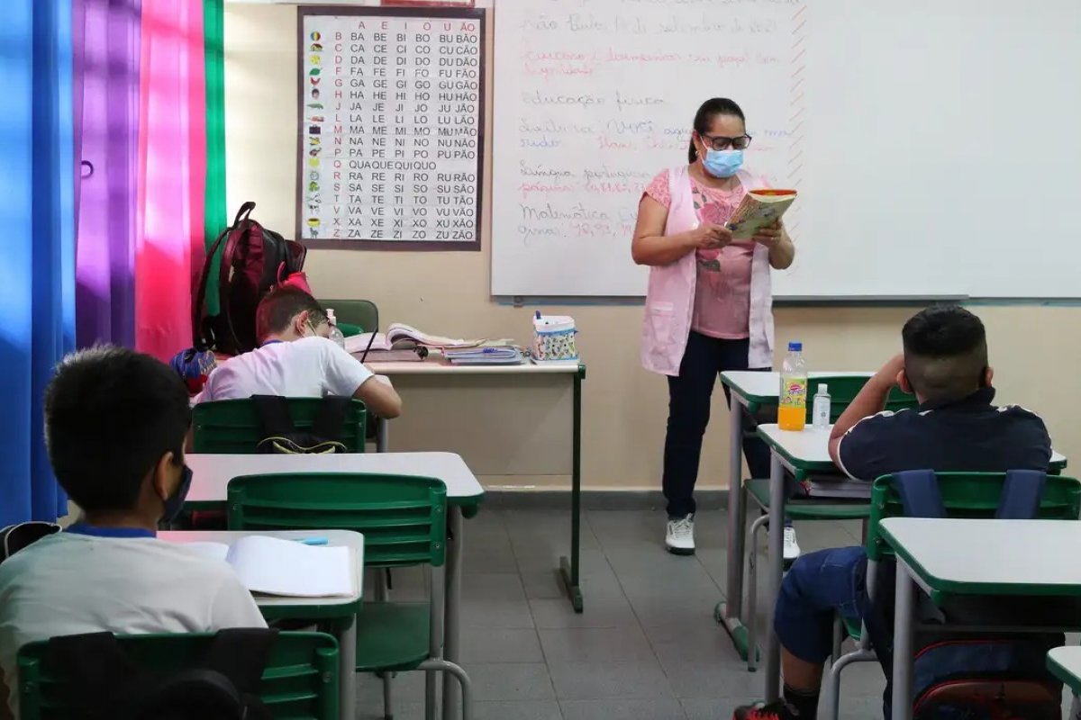 Mais Professores: governo lança programa para estimular jovens a cursarem licenciaturas e beneficiar profissionais formados