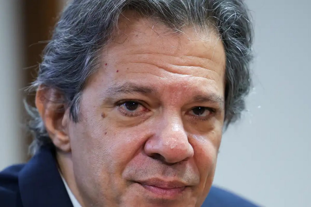 Haddad diz que governo deve ampliar faixa de isenção do Imposto de Renda para R$ 3.036