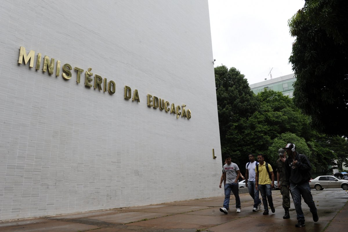 Ministro da Educação planeja separar R4 1,7 bi para investir na valorização dos professores