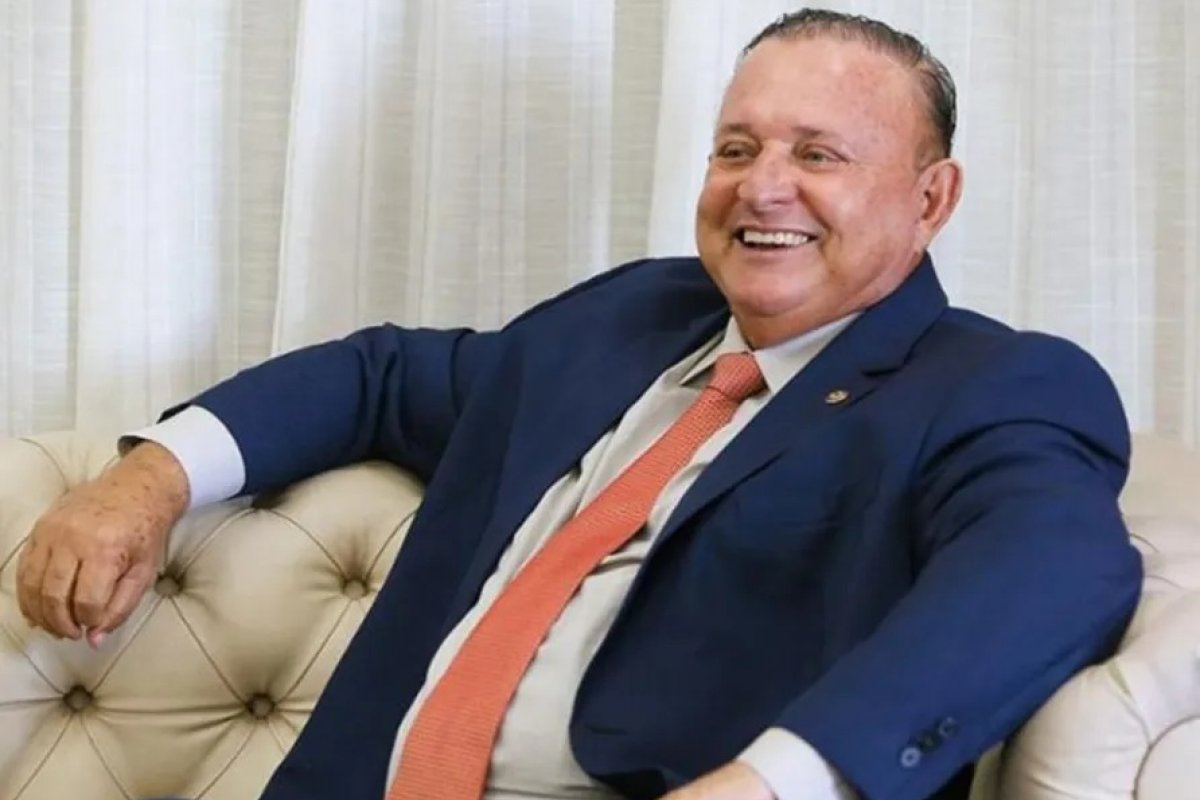 Adolfo Menezes nega articulação do PT para fazê-lo desistir da reeleição