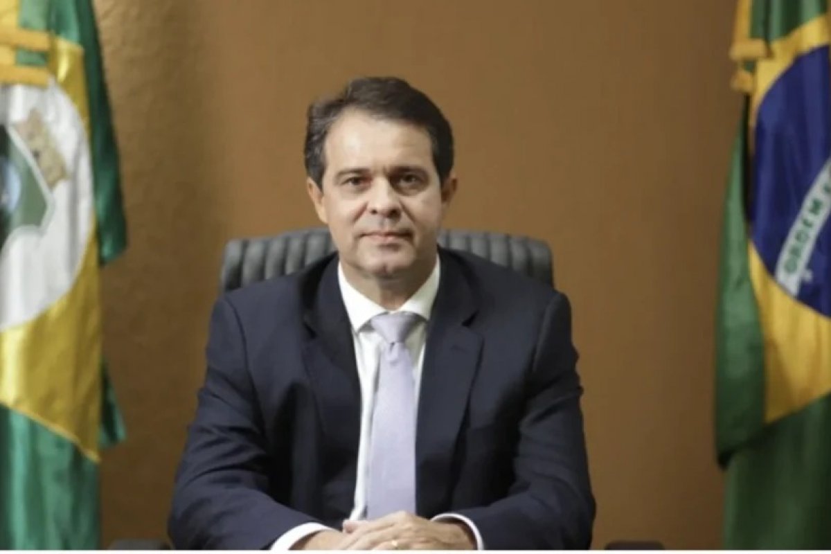 Prefeito de Fortaleza reduz próprio salário em 20% para conter gastos da gestão pública