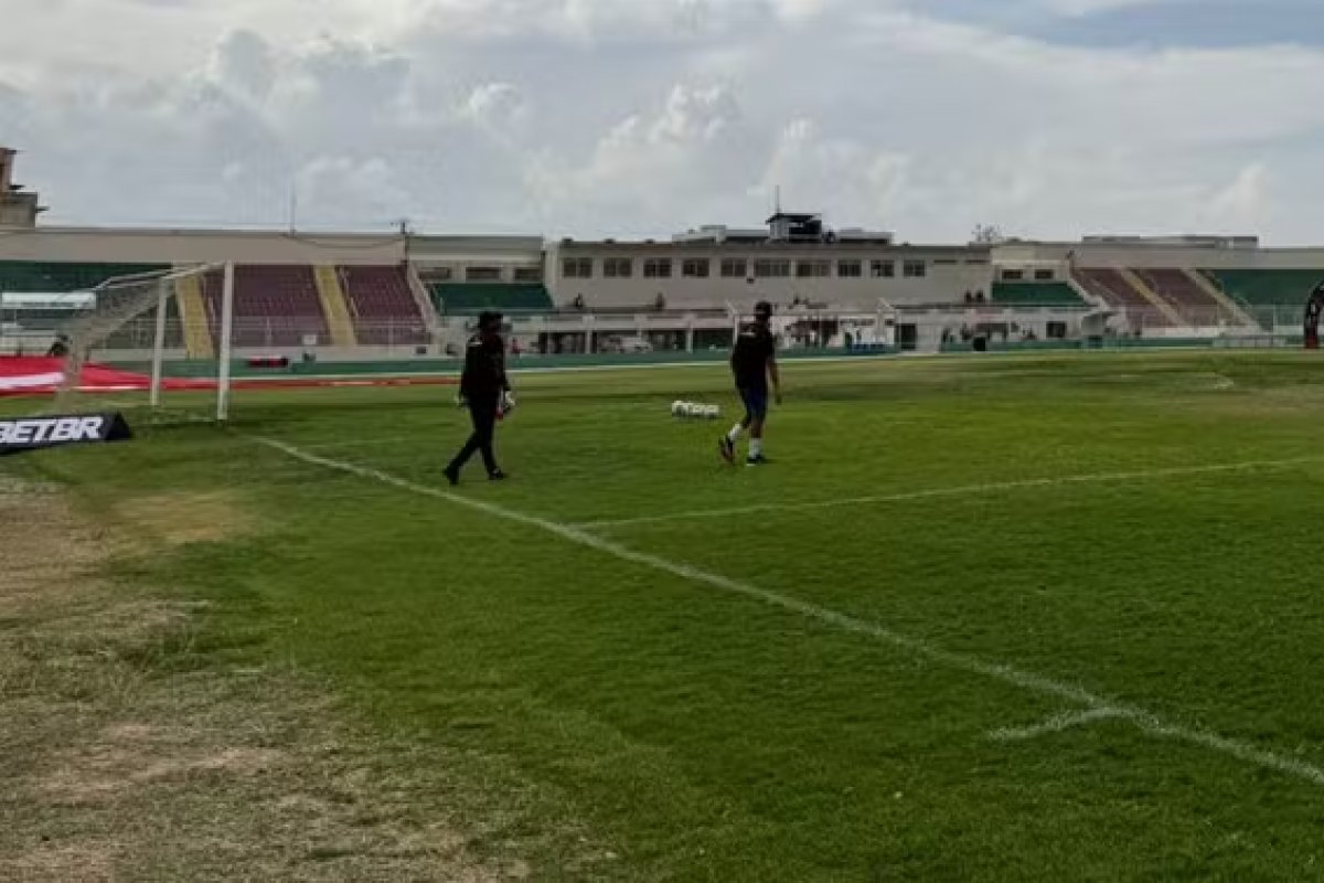 Após polêmica com gramado do Adauto Moraes, Juazeirense e Vitória jogam nesta quarta (15)