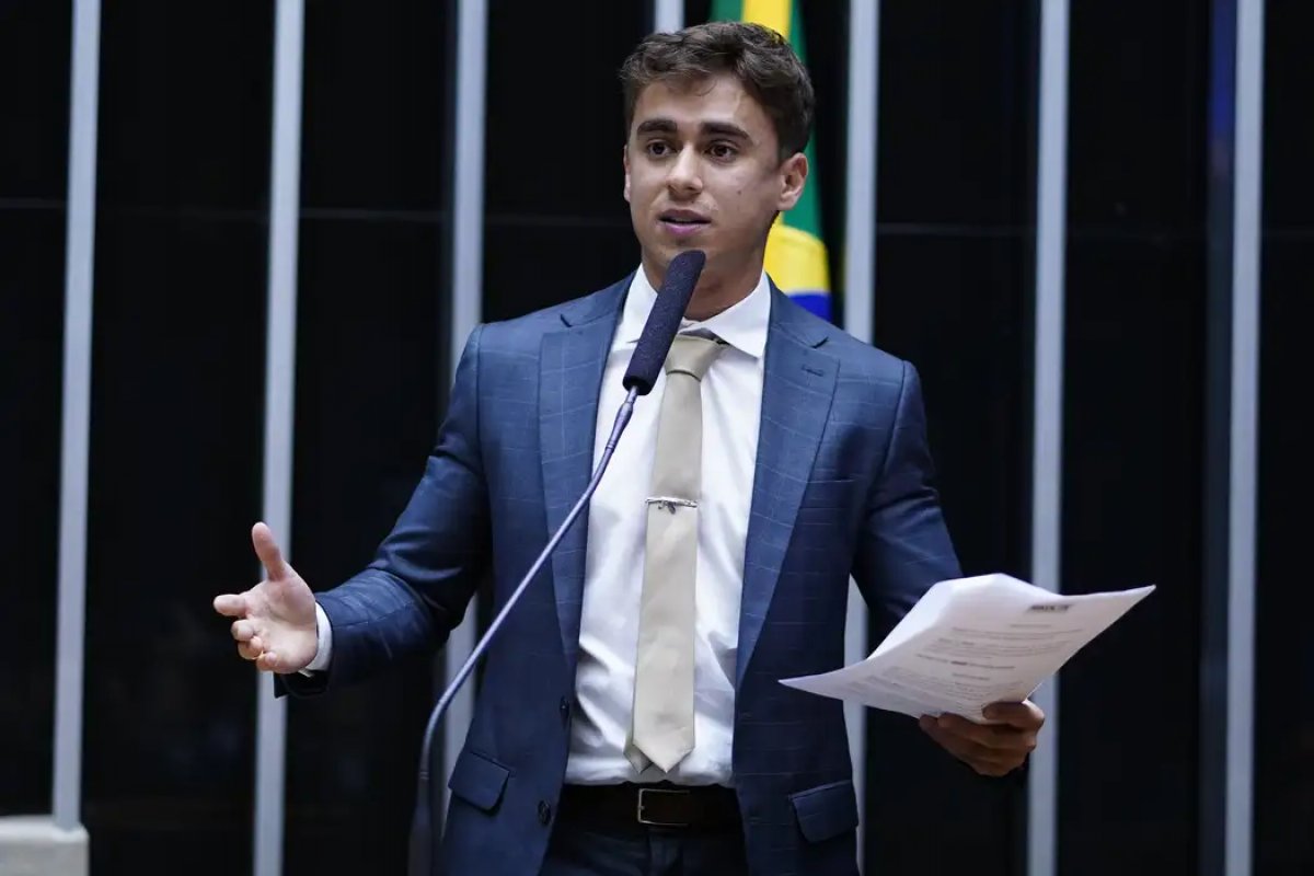 Nikolas Ferreira posta mensagem sobre revogação de regra sobre o Pix nas redes sociais