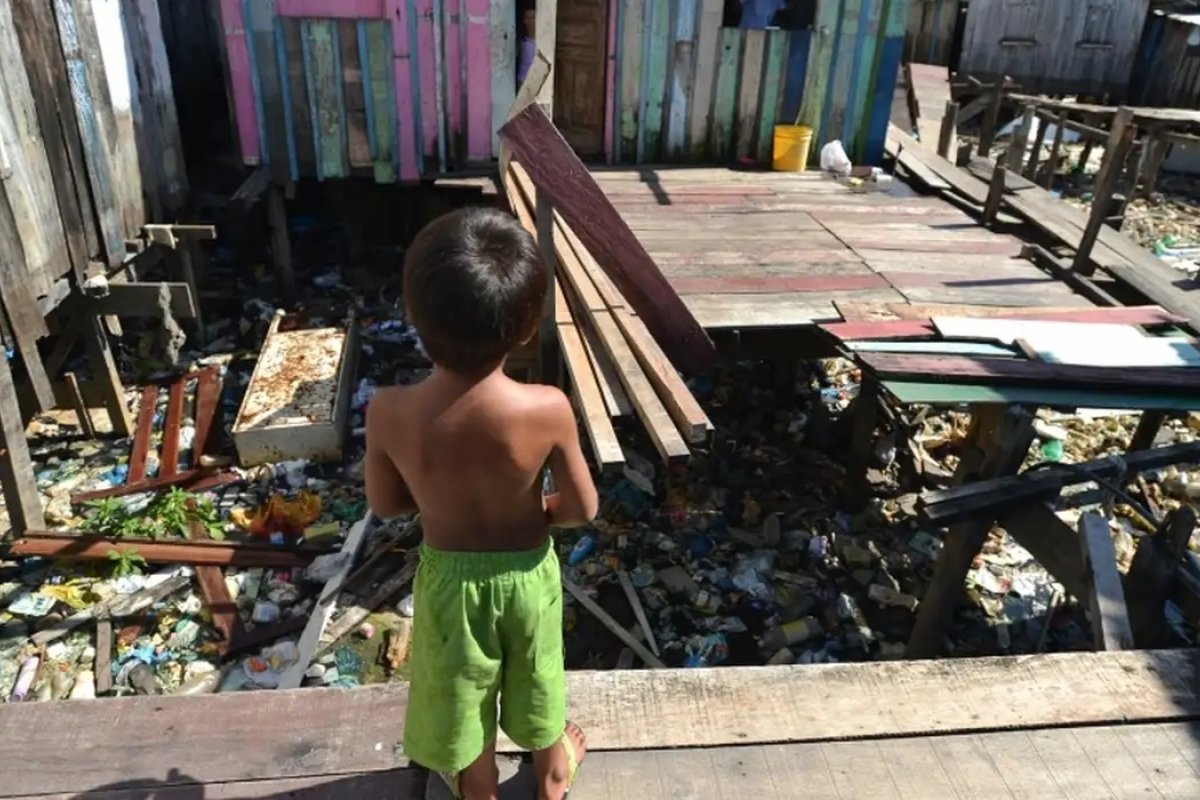 Mais da metade das crianças e adolescentes brasileiros vivem na pobreza, diz Unicef