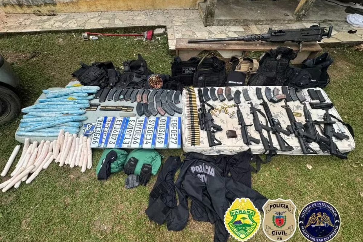 Arsenal com armas de guerra de grupo criminoso é encontrado pela polícia no Paraná; seis suspeitos foram mortos em confronto