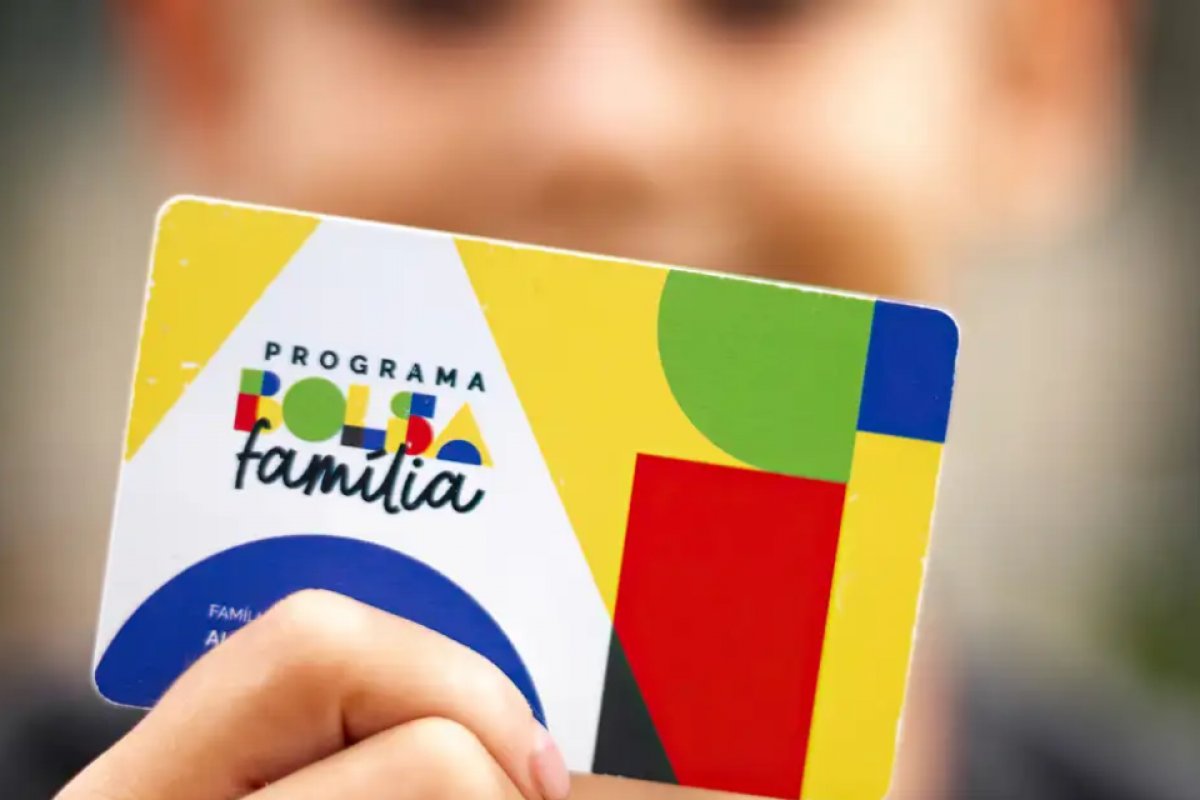 Governo cancela pagamento de Bolsa Família para famílias de candidatos eleitos