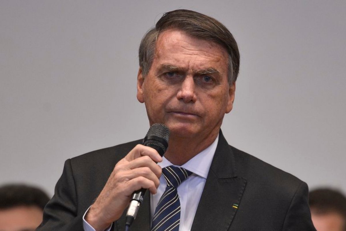 Bolsonaro vai denunciar Haddad por acusação de fake news