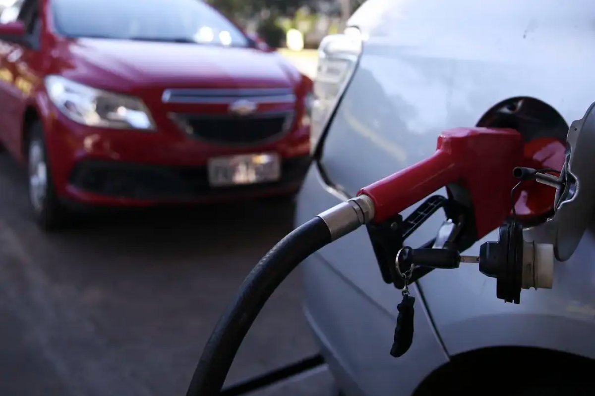 Acelen informa reajuste no preço da gasolina baiana; aumento é de 3,2% nas distribuidoras