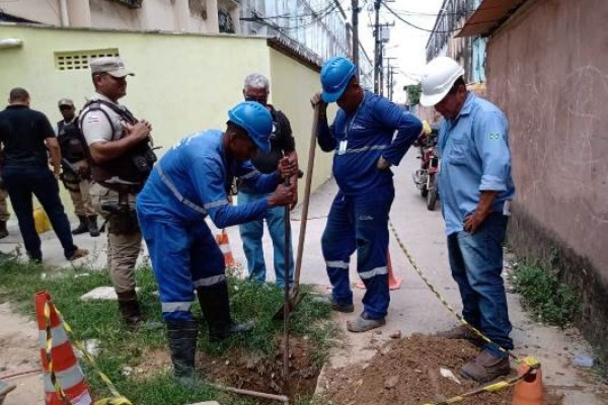 'Gato' de água é descoberto em 64 casas de Simões Filho