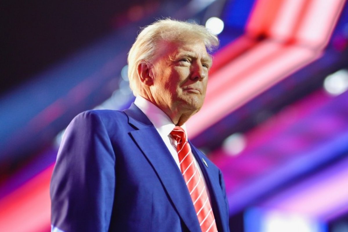 Trump fará grande operação contra imigração ilegal no segundo dia de mandato, diz jornal