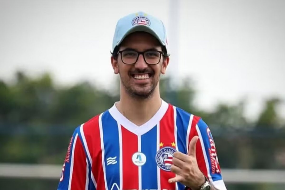 Vídeo: Luto: jogadores do Bahia homenageiam jornalista Bruno Queiros antes do treino