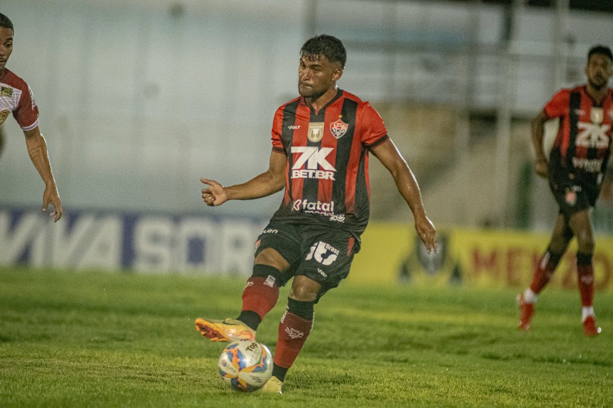 Vitória enfrenta o Jacuipense hoje (19); saiba onde assistir, horário e possíveis escalações