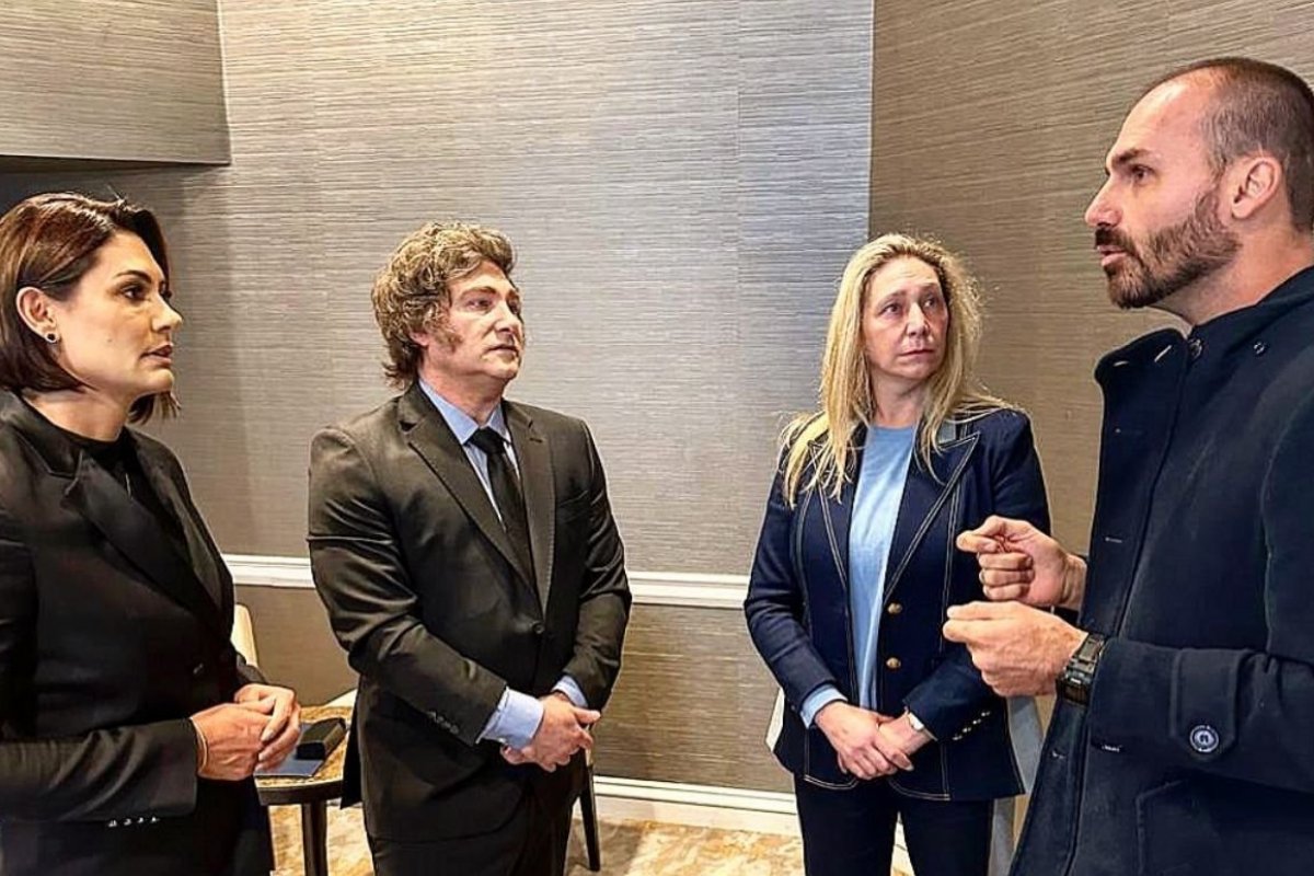 Nas vésperas da posse de Trump, Michelle e Eduardo Bolsonaro encontram Milei nos Estados Unidos