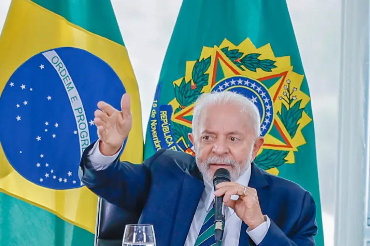 Lula diz que 2026 já começou e que não quer entregar país 'de volta ao neonazismo'