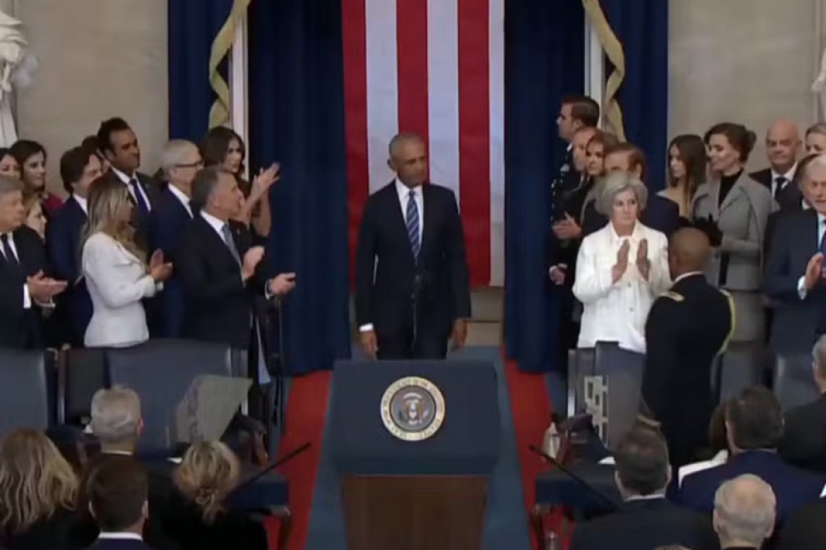 Obama surge sozinho na posse após Michelle anunciar que não compareceria a evento