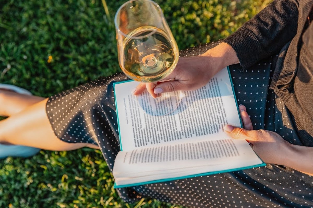 Vinhos e livros best-sellers para curtir o restinho das férias!