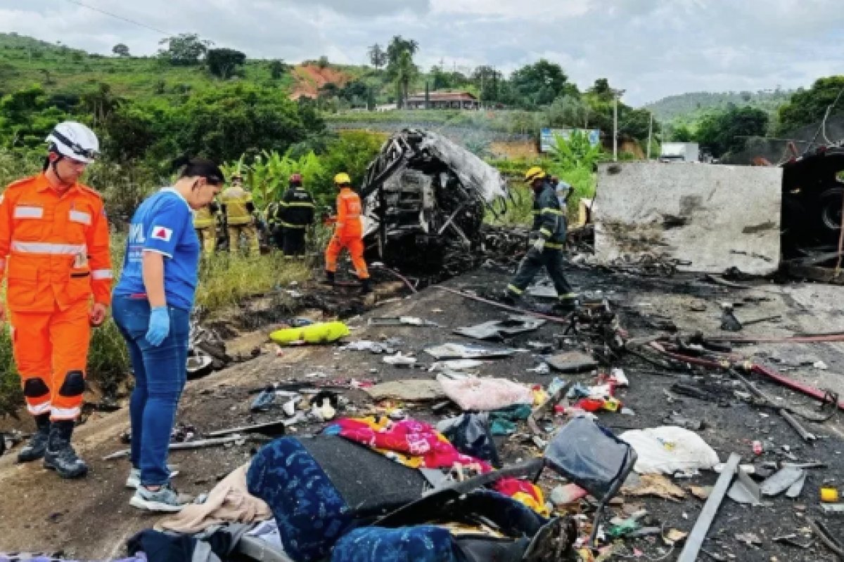 Motorista de caminhão envolvido em acidente com 39 mortos em MG é preso