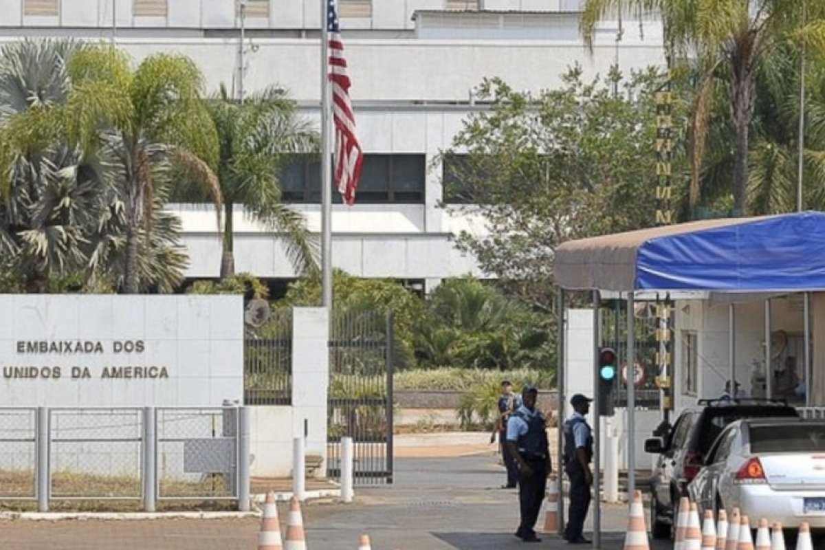 Ao menos 1.648 brasileiros foram deportados dos EUA em 2024, 33% a mais que em 2023