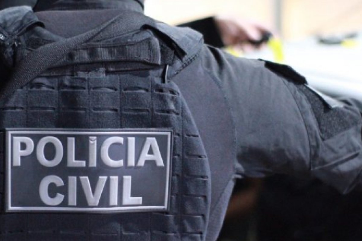 Homem é preso suspeito de roubar e estuprar mulher com deficiência na frente de criança na Bahia