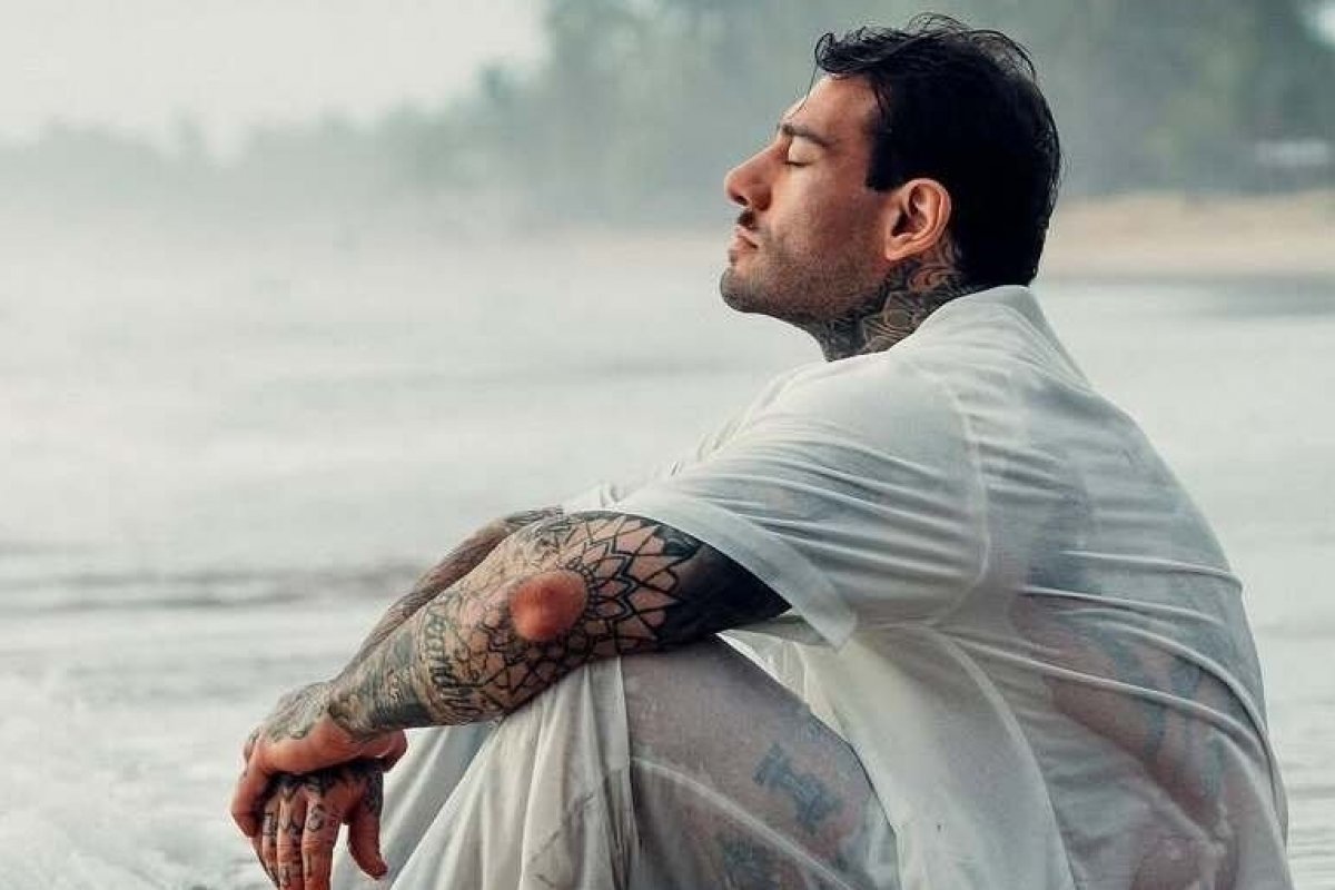 Lucas Lucco fala sobre luta contra depressão. Entenda como cobranças agravam o problema!
