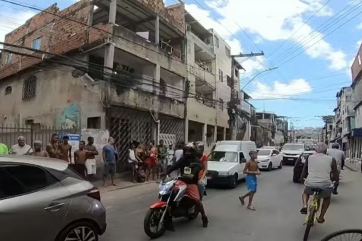 Casal é morto a tiros enquanto faziam compras em feira no Jardim Cruzeiro, em Salvador