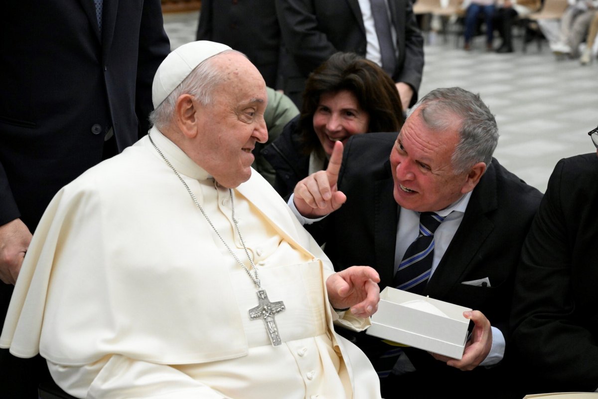 Sidney Oliveira, fundador da Ultrafarma, inicia 2025 com visita ao Papa Francisco no Vaticano!