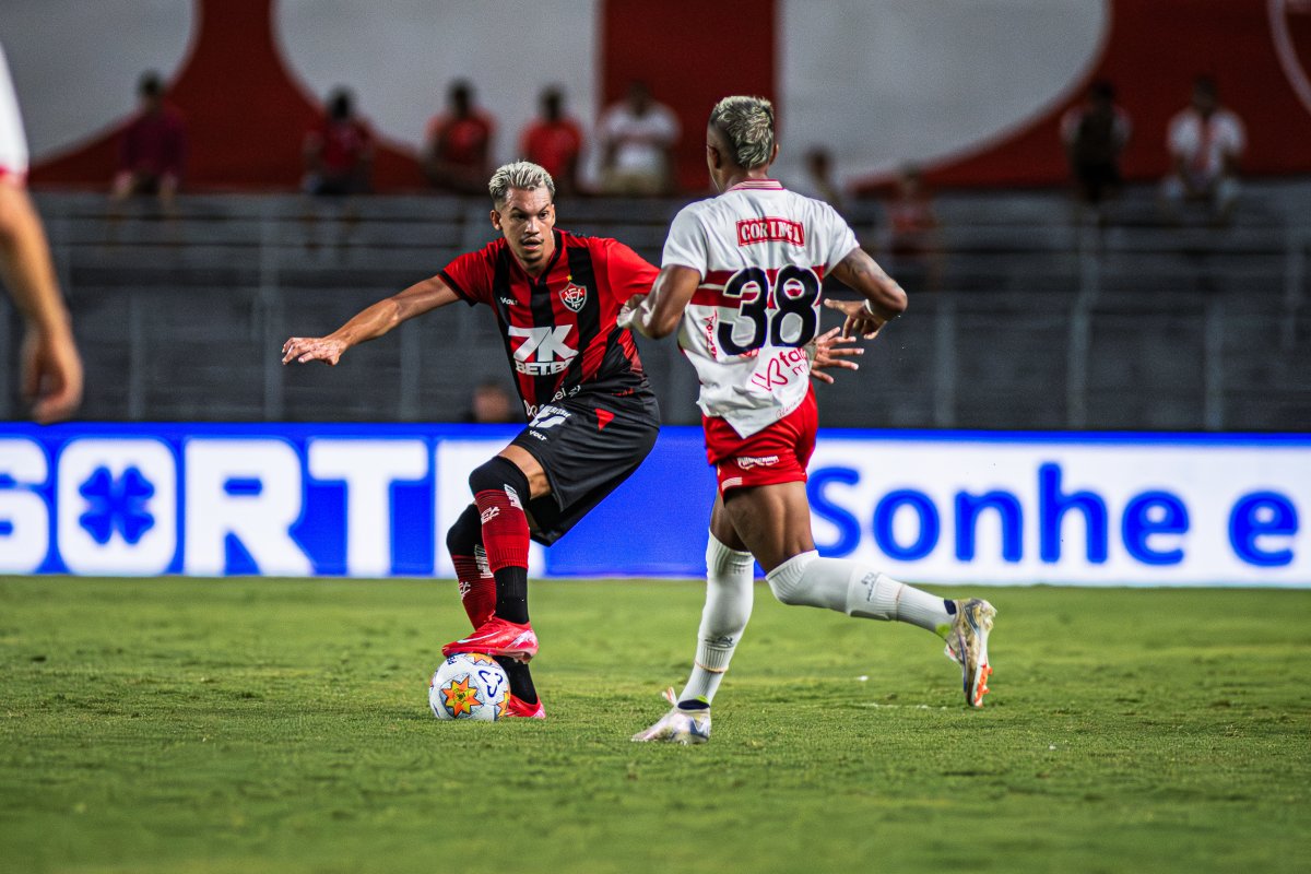 Vídeo: Em jogo animado, Vitória e CRB empatam na estreia da Copa do Nordeste; confira os gols do Leão