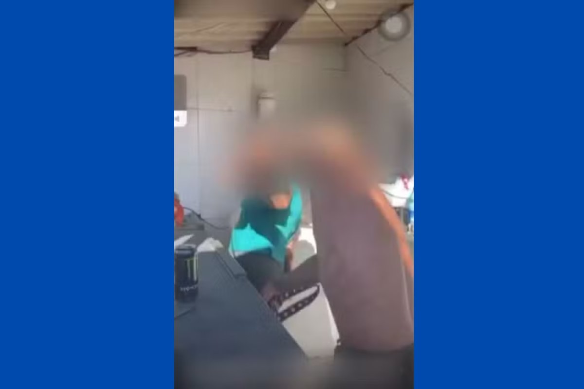 Vídeo: Jovem de 21 anos é investigado após aparecer em vídeo agredindo a própria mãe em São Paulo