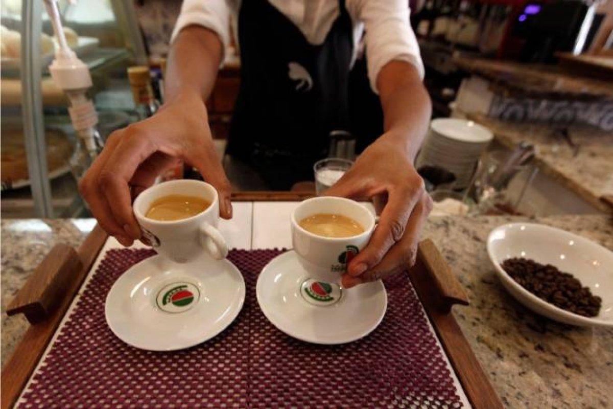 Setor de serviços acelera alta em janeiro com aumento de pedidos