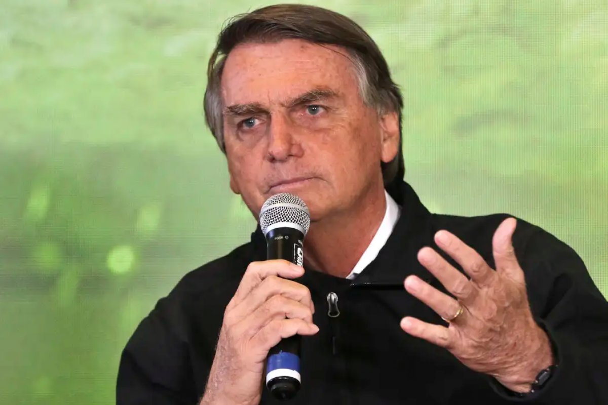 "Eu não vou fugir do Brasil", afirma Jair Bolsonaro em entrevista