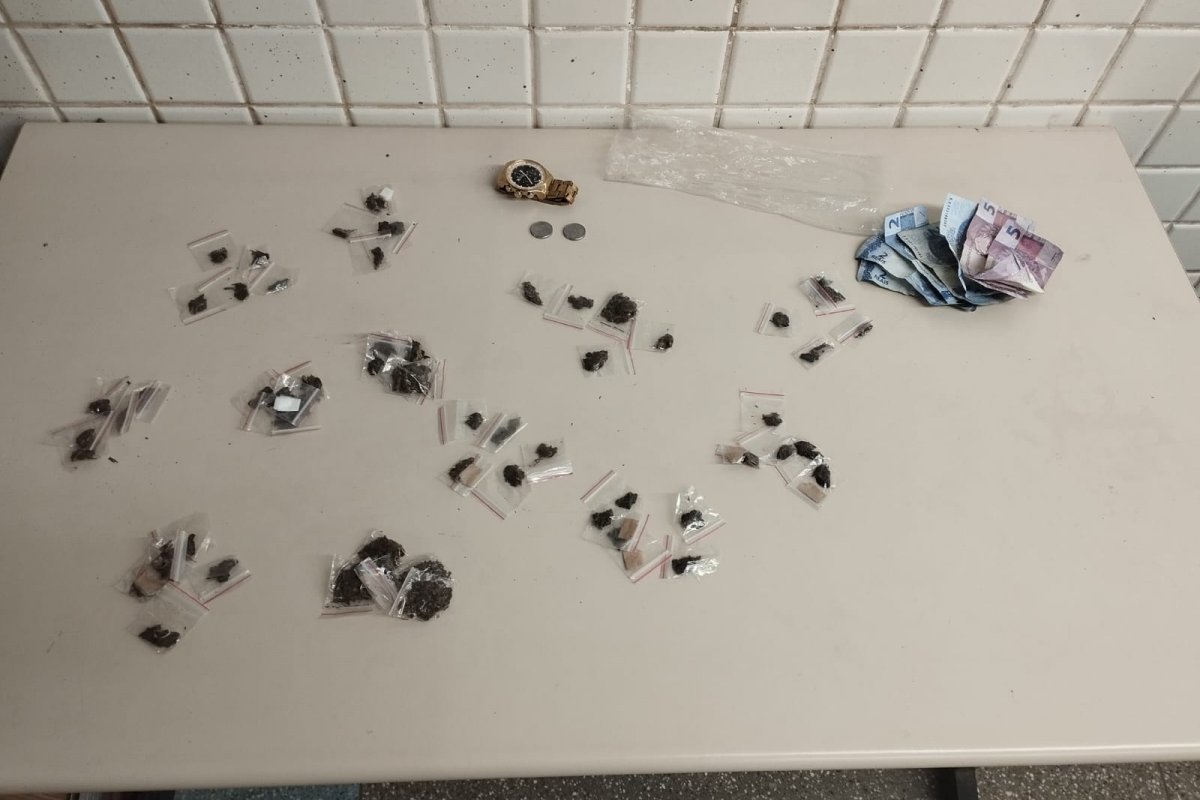 PM prende suspeito de tráfico no bairro da Liberdade, em Salvador