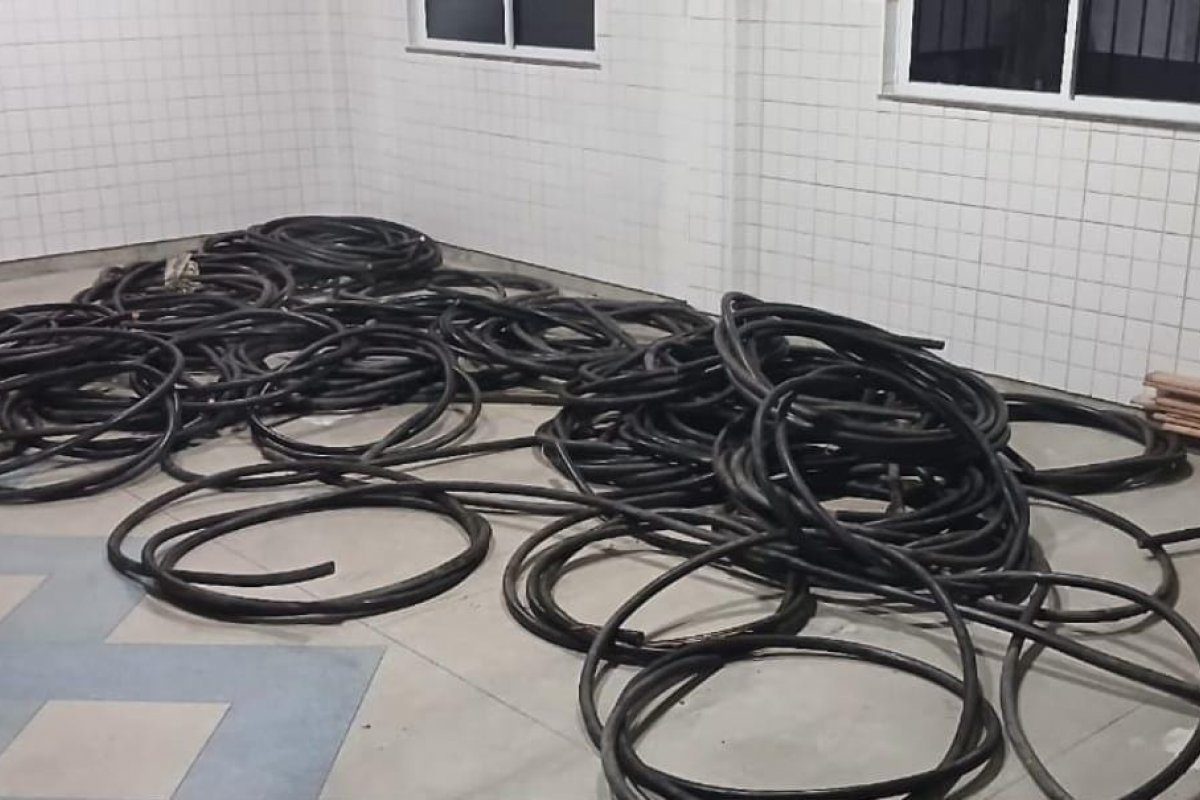 PM recupera mais de 30 fios de cobre furtados em Camaçari