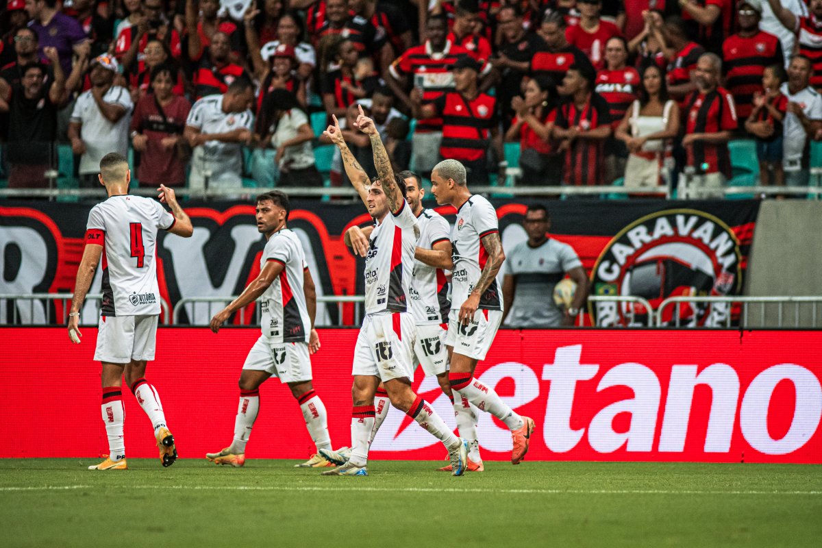 Vídeo: Vitória goleia o Colo-Colo na Fonte Nova e mantém liderança do Baianão: confira os gols do Leão