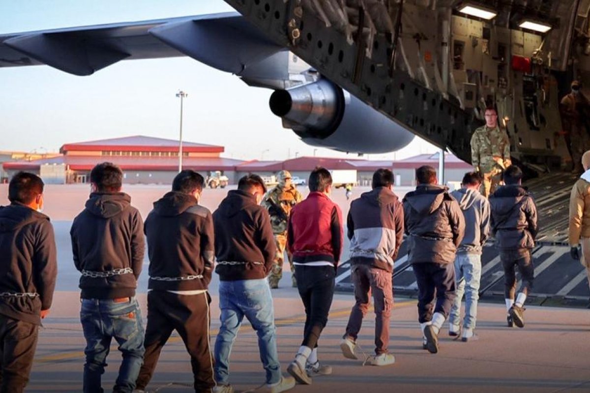 'Medo de morrer', 'tratado igual cachorro'; o que dizem os brasileiros deportados