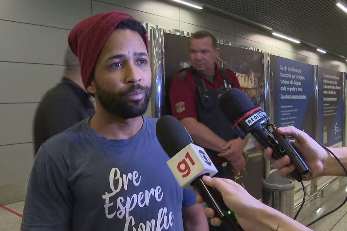 Vídeo: "Fiquei oito meses preso", diz brasileiro deportado dos EUA