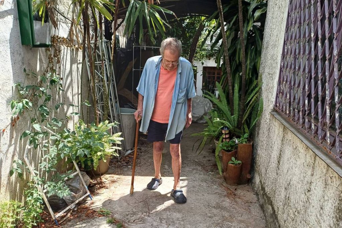Artista plástico de 73 anos morre após enxurrada invadir casa durante temporal em SP
