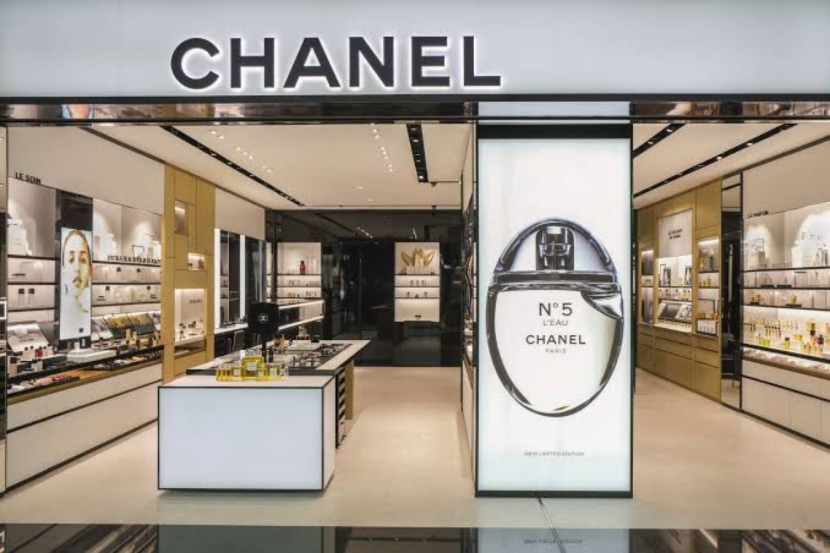 Crise no mercado de luxo: Chanel inicia demissão em massa!