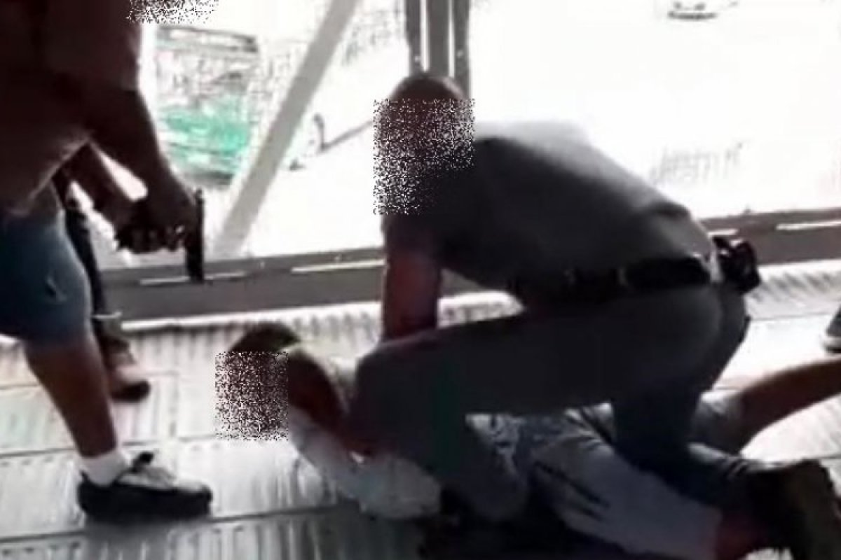 Homem é preso por suspeita de assaltar em estações de metrô em Salvador